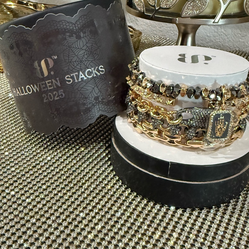 UNICORN ALERT 🚨 Halloween Stacks 2025 Gold and Black Bracelet 5 piece Set.